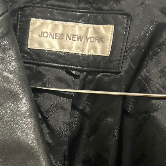 Women's super soft Black leather jacket size small vintage Jones NewYork 26.5 - Picture 2 of 2